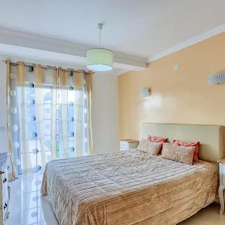 Sleeps 8 With Pool Air Con And Wifi *