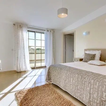 Villa Sleeps 8 With Pool Air Con And Wifi
