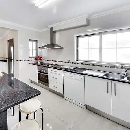 Sleeps 8 With Pool Air Con And Wifi Gale de Cima