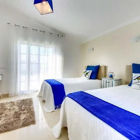 Sleeps 8 With Pool Air Con And Wifi Gale de Cima